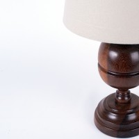 Lampa z drewna toczonego